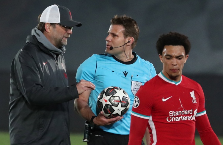 CBA常规赛：南京头排苏酒队主场战胜辽宁本钢队