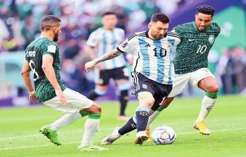 辽宁男篮王哲林连续得分超35